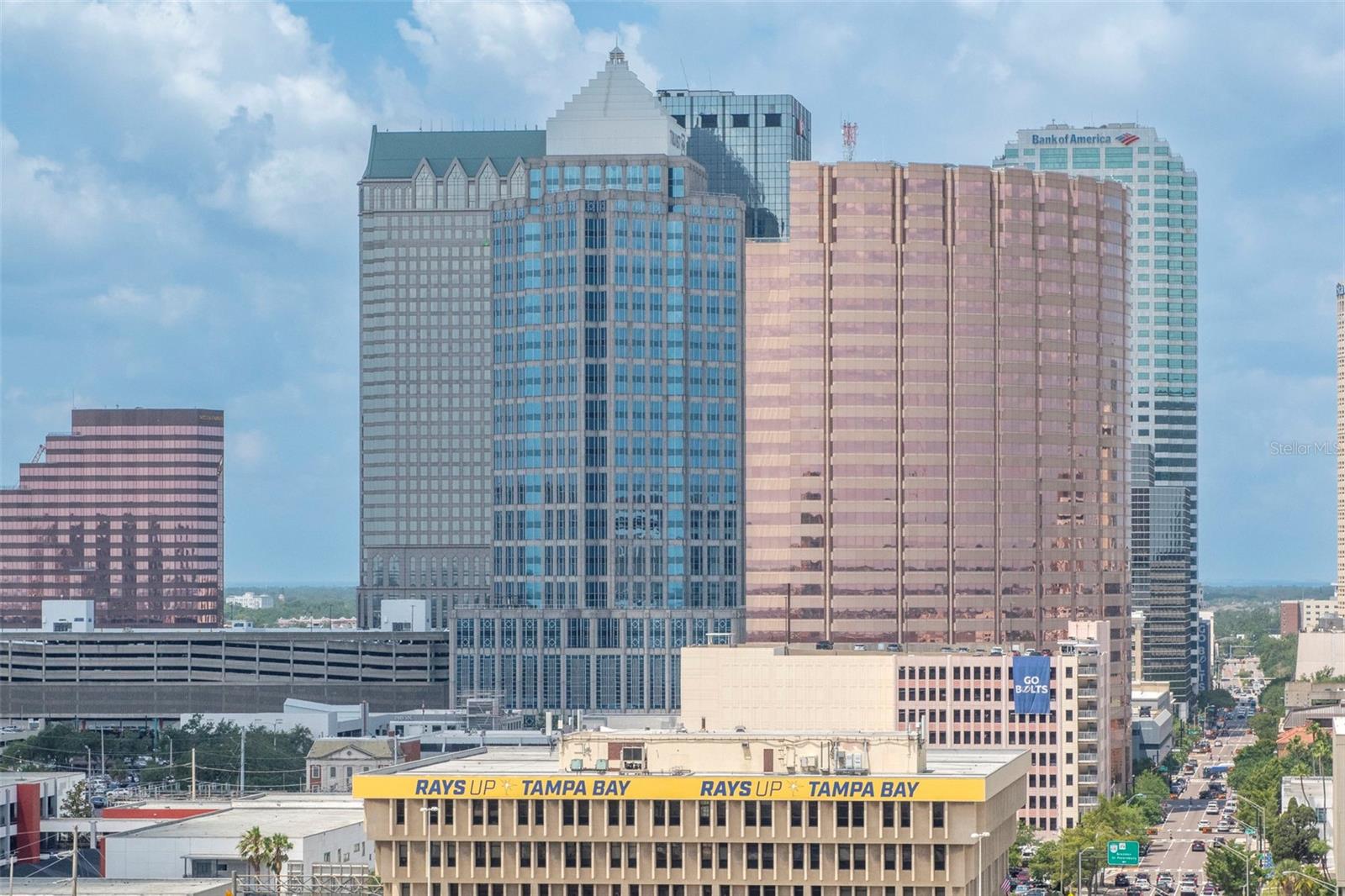 GRAND CENTRAL AT KENNEDY RESID - Residential Lease