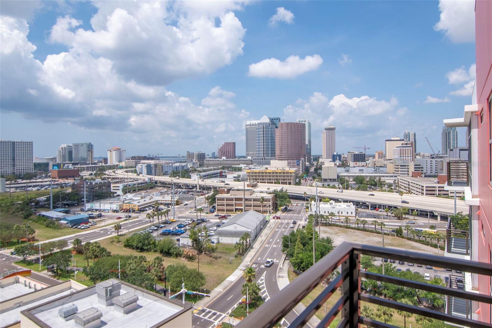 GRAND CENTRAL AT KENNEDY RESID - Residential Lease