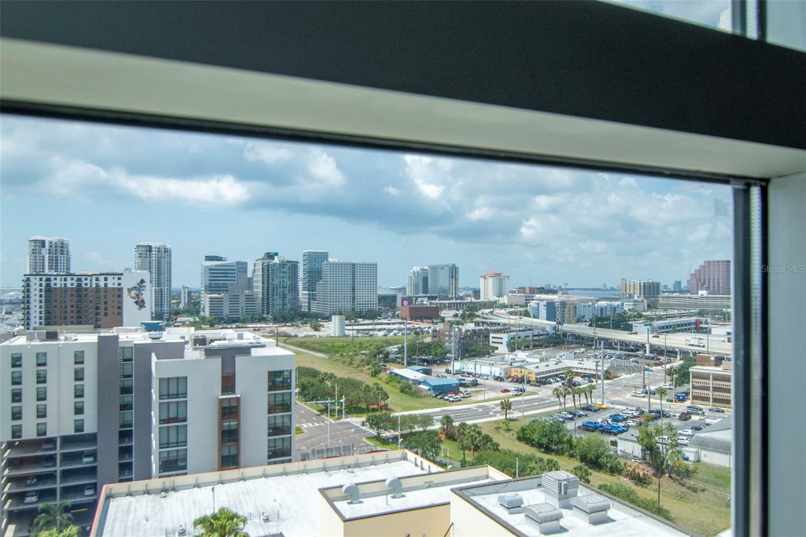 GRAND CENTRAL AT KENNEDY RESID - Residential Lease