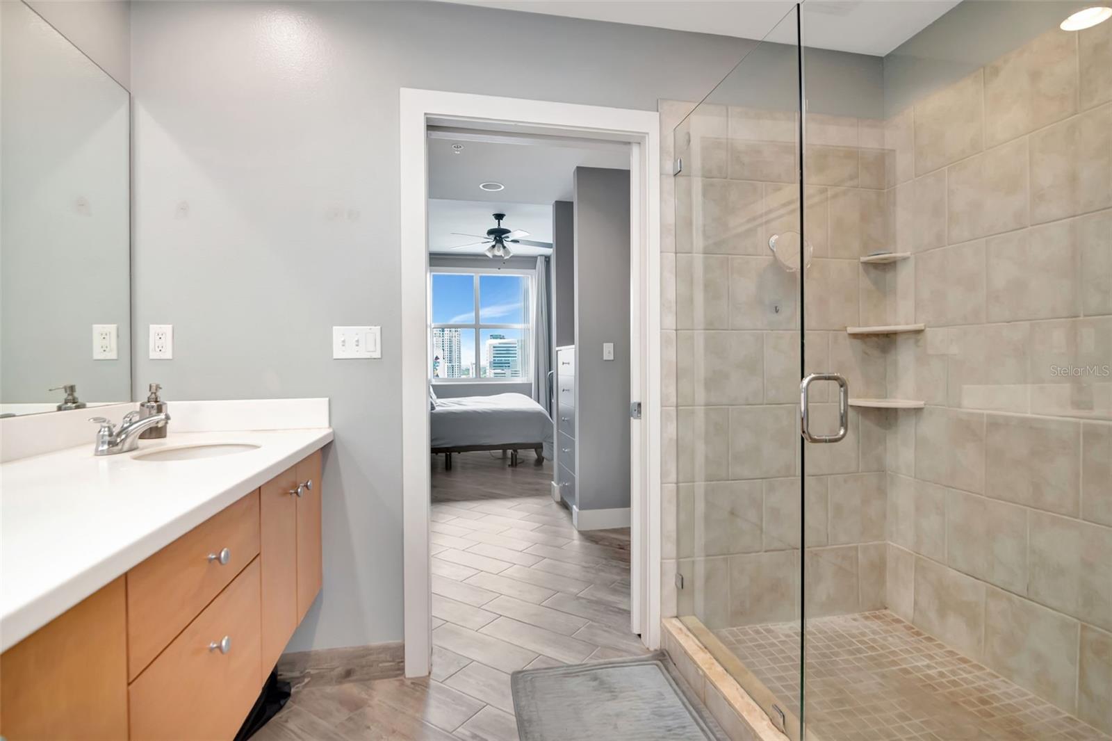 GRAND CENTRAL AT KENNEDY RESID - Residential Lease