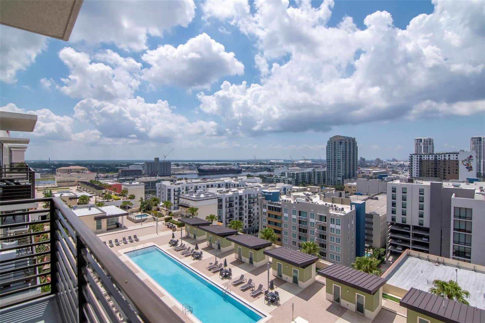 GRAND CENTRAL AT KENNEDY RESID - Residential Lease