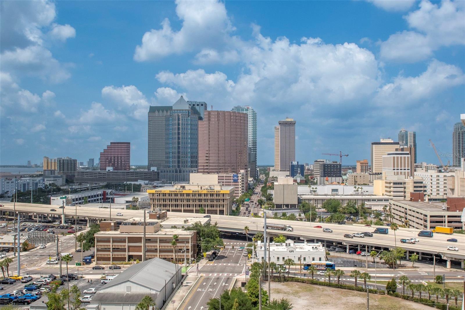 GRAND CENTRAL AT KENNEDY RESID - Residential Lease