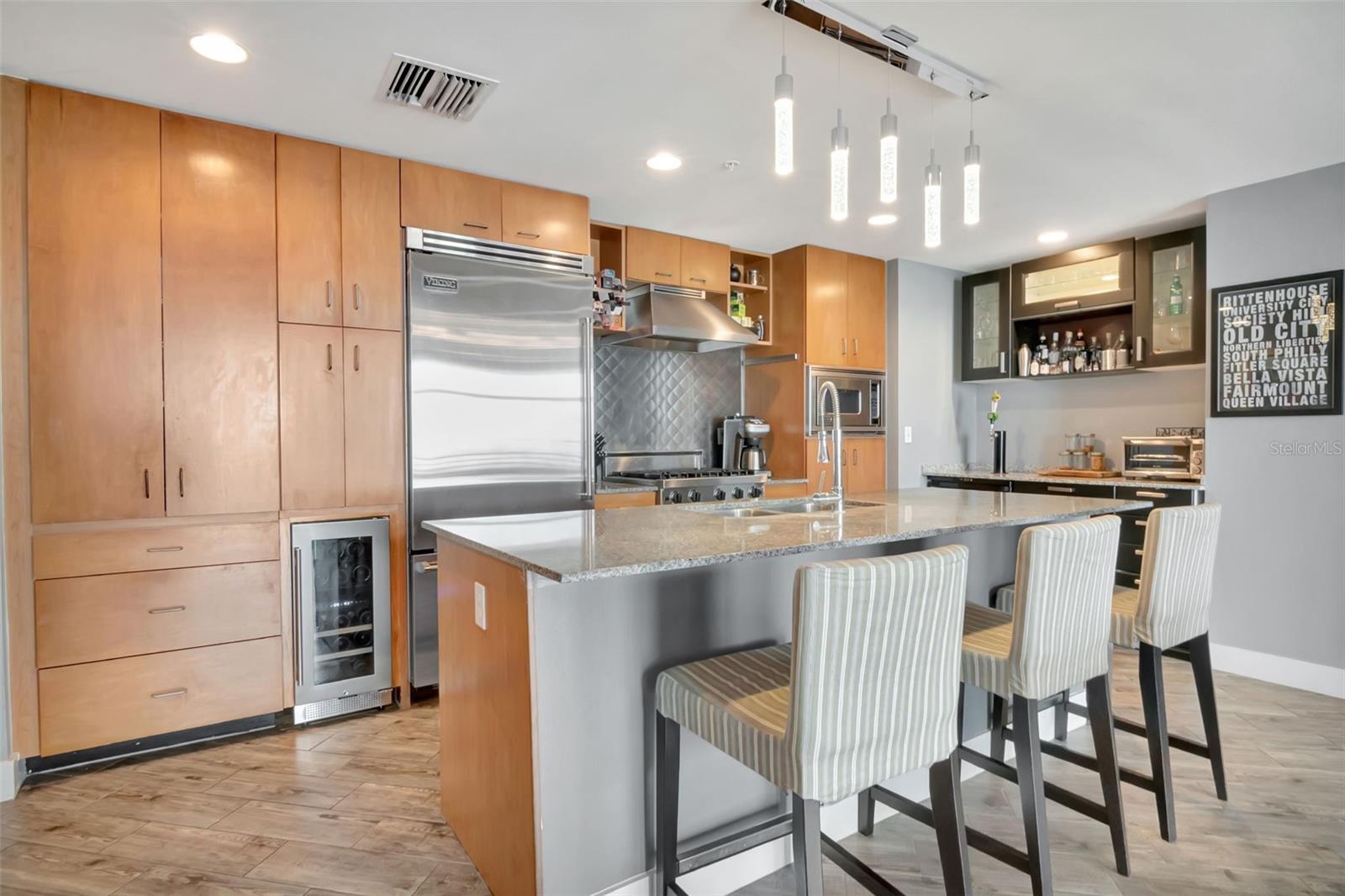 GRAND CENTRAL AT KENNEDY RESID - Residential Lease