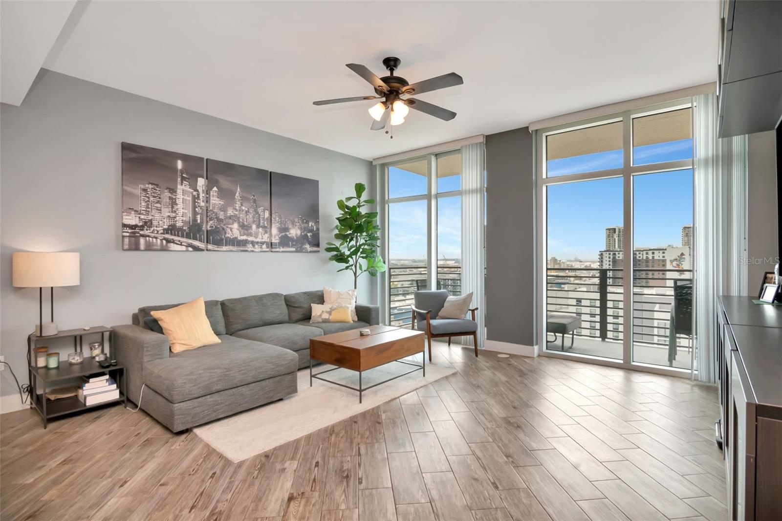 GRAND CENTRAL AT KENNEDY RESID - Residential Lease