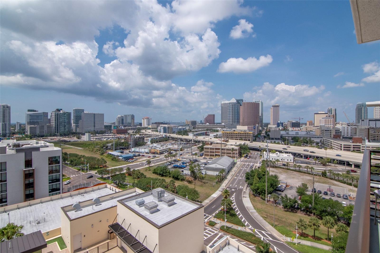 GRAND CENTRAL AT KENNEDY RESID - Residential Lease