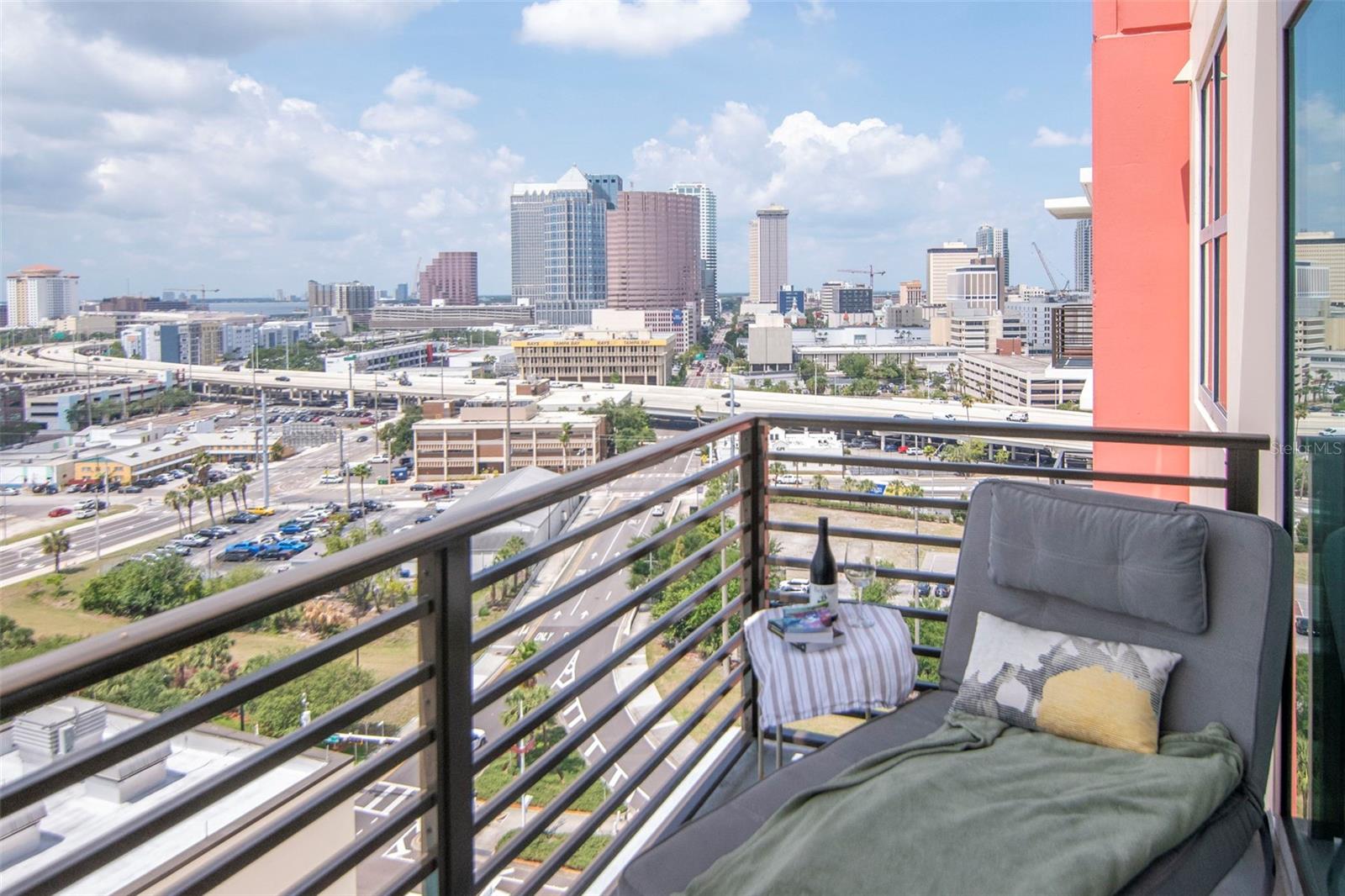 GRAND CENTRAL AT KENNEDY RESID - Residential Lease