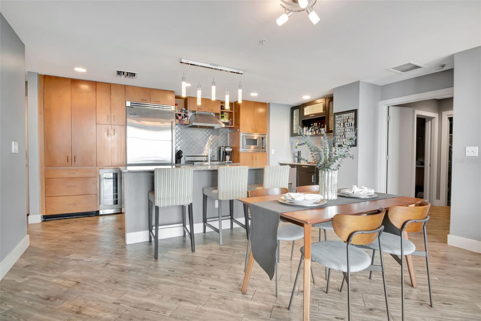 GRAND CENTRAL AT KENNEDY RESID - Residential Lease