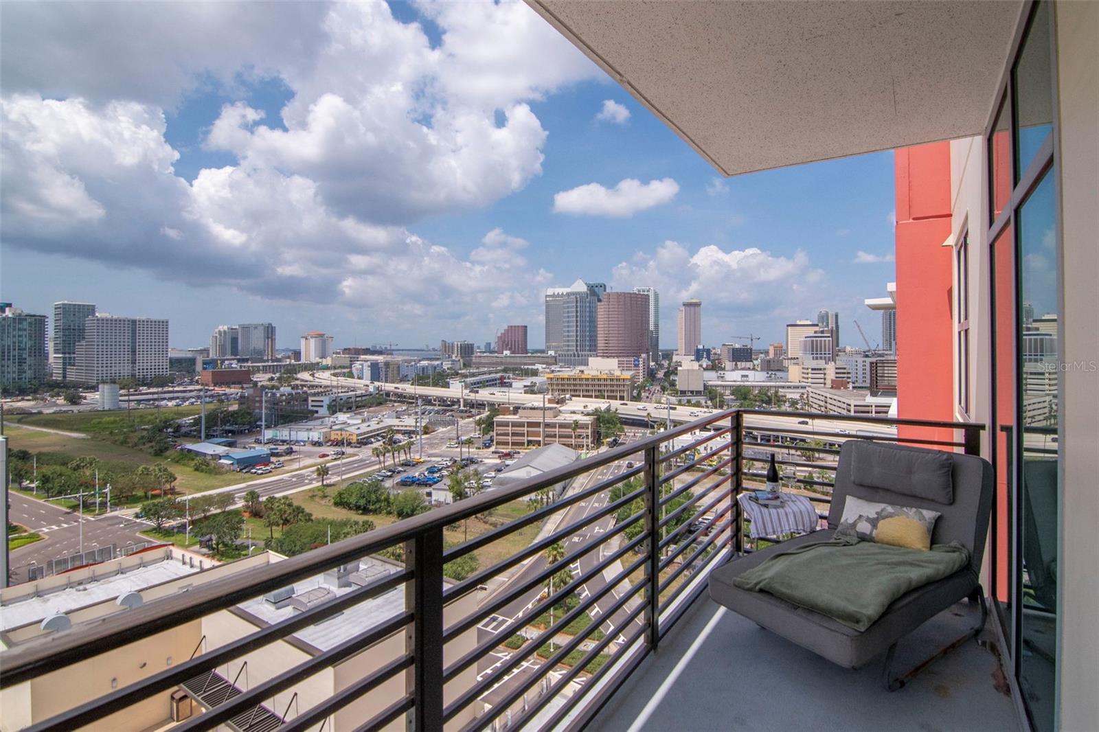 GRAND CENTRAL AT KENNEDY RESID - Residential Lease