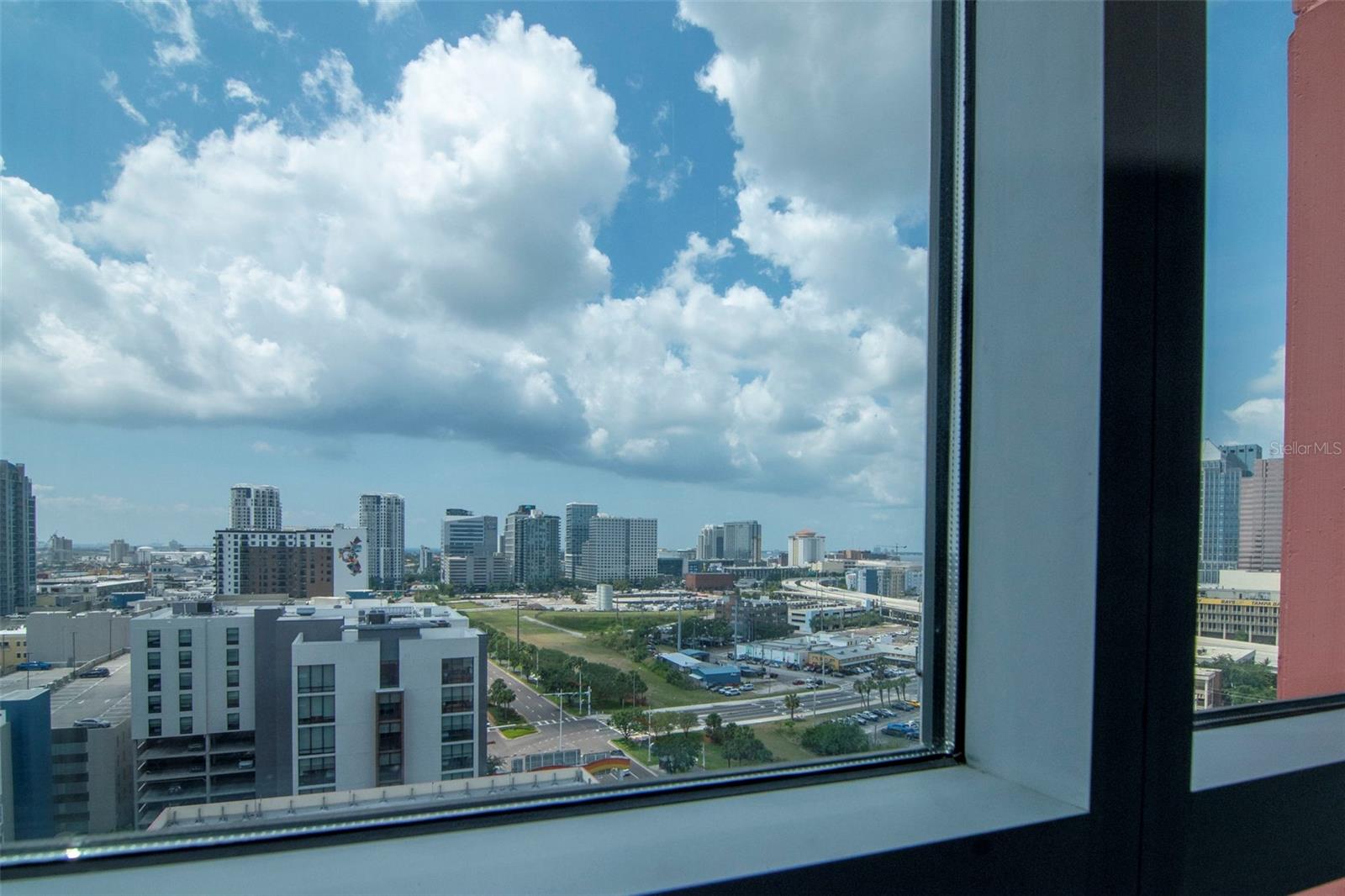 GRAND CENTRAL AT KENNEDY RESID - Residential Lease