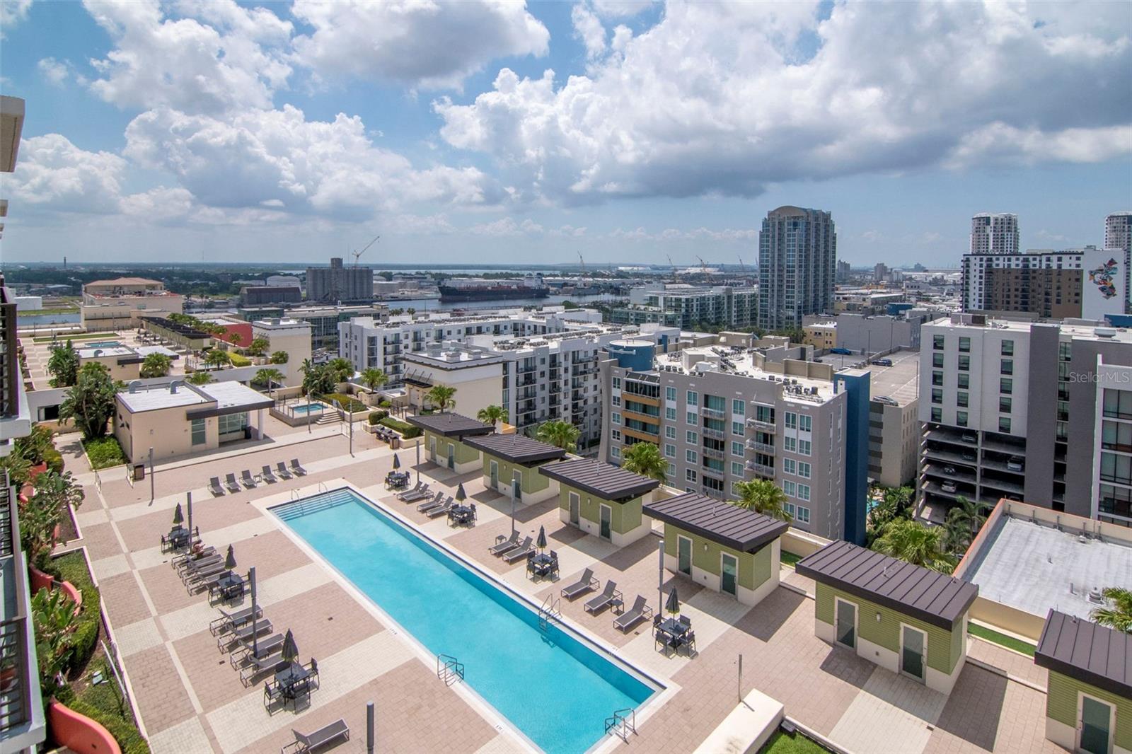 GRAND CENTRAL AT KENNEDY RESID - Residential Lease