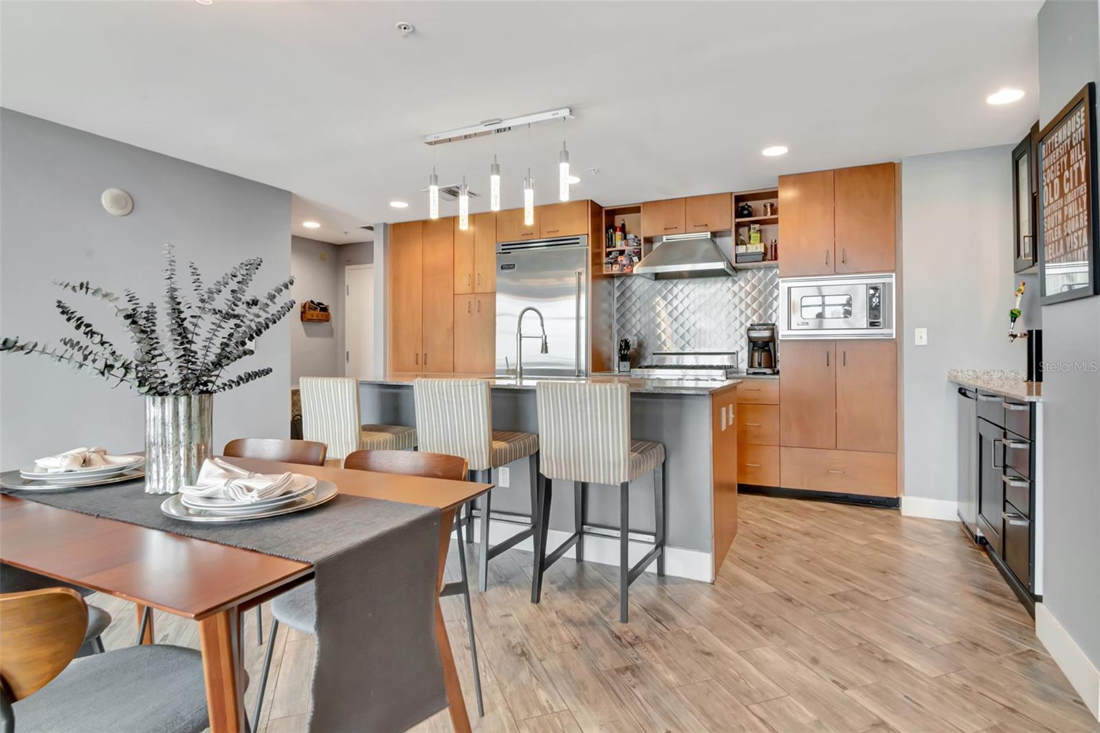 GRAND CENTRAL AT KENNEDY RESID - Residential Lease