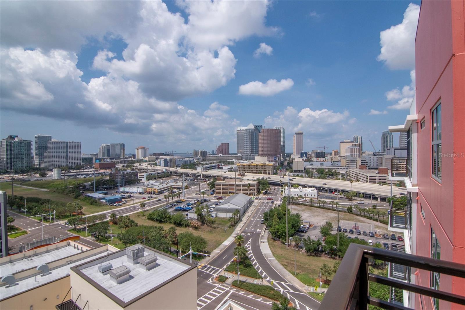 GRAND CENTRAL AT KENNEDY RESID - Residential Lease