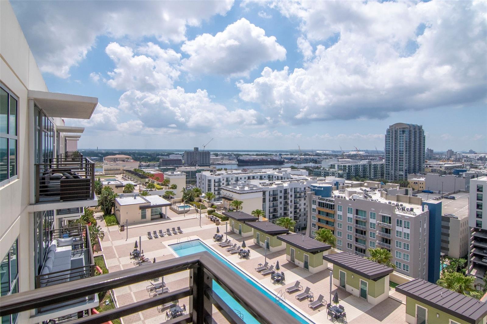 GRAND CENTRAL AT KENNEDY RESID - Residential Lease