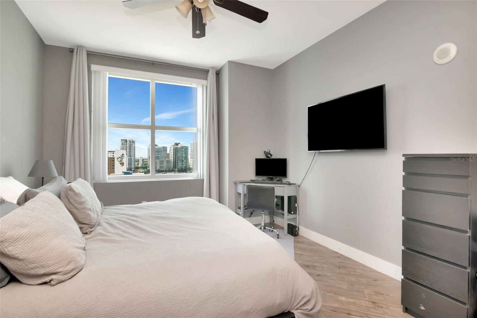 GRAND CENTRAL AT KENNEDY RESID - Residential Lease