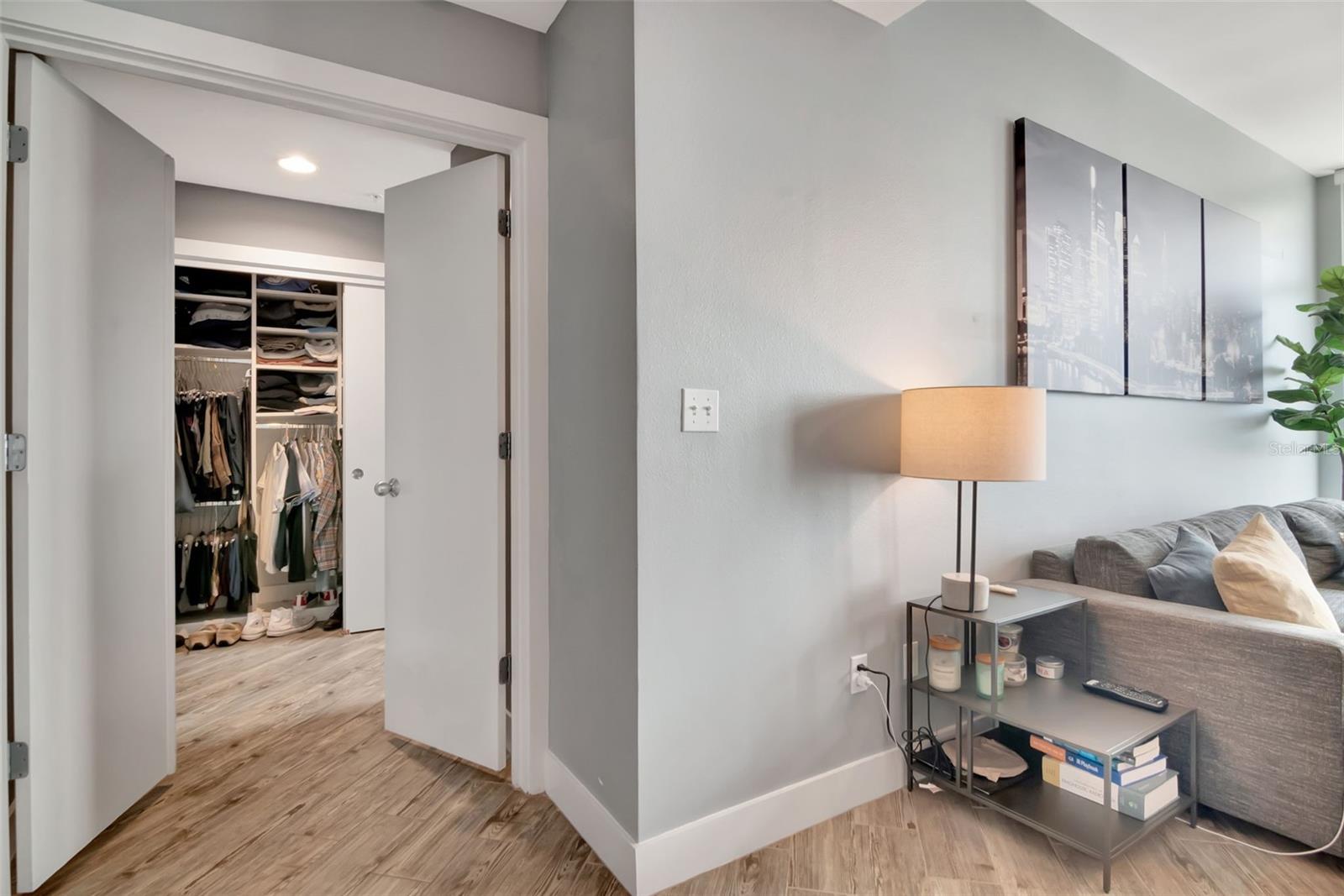 GRAND CENTRAL AT KENNEDY RESID - Residential Lease