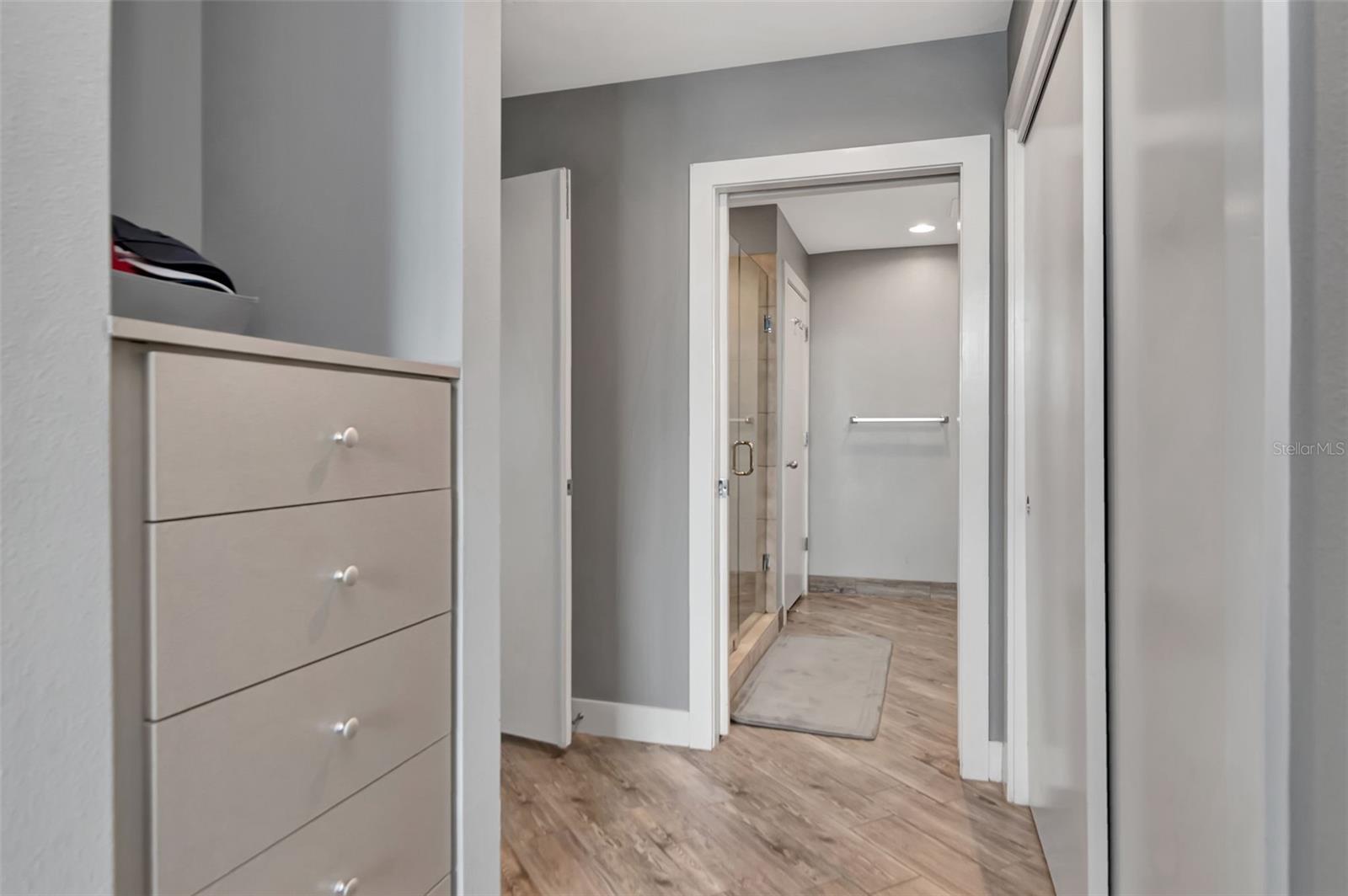 GRAND CENTRAL AT KENNEDY RESID - Residential Lease