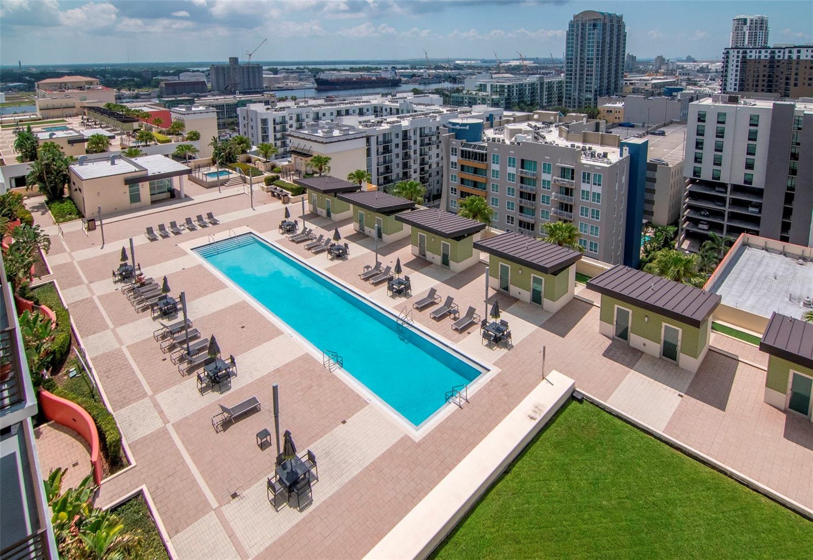 GRAND CENTRAL AT KENNEDY RESID - Residential Lease