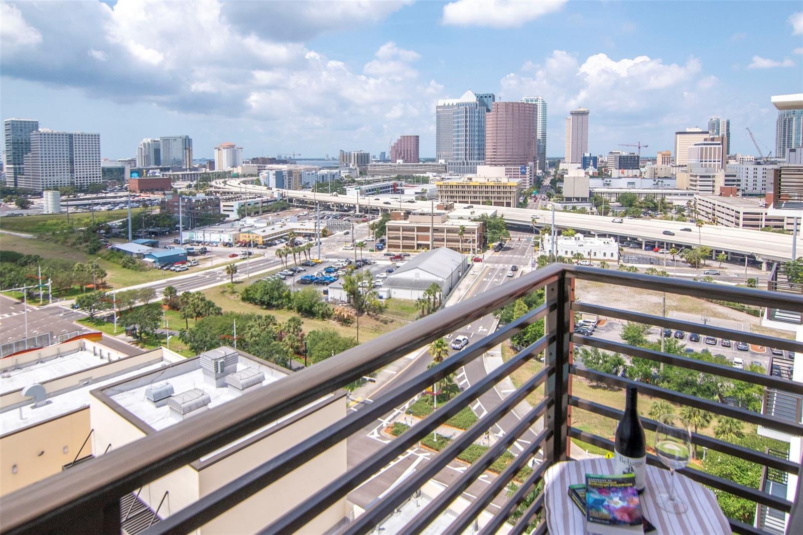 GRAND CENTRAL AT KENNEDY RESID - Residential Lease