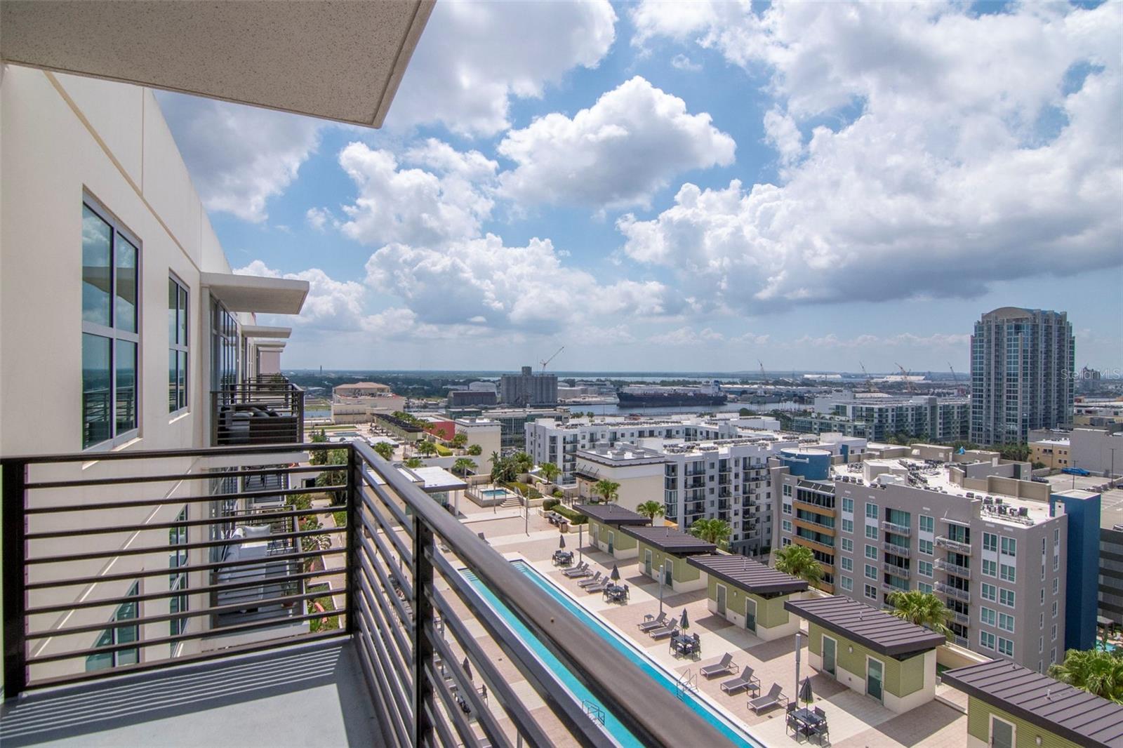 GRAND CENTRAL AT KENNEDY RESID - Residential Lease