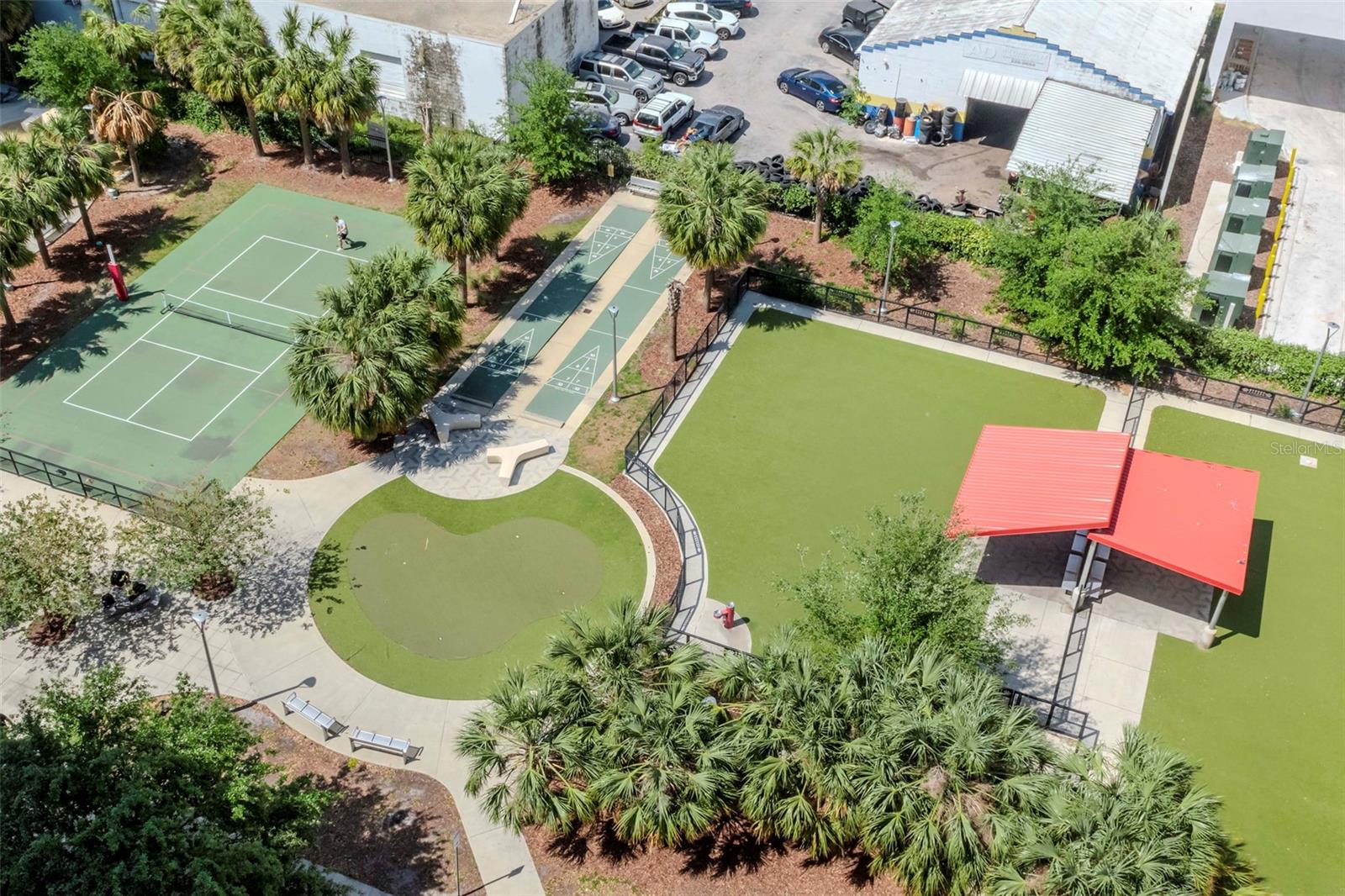 GRAND CENTRAL AT KENNEDY RESID - Residential Lease