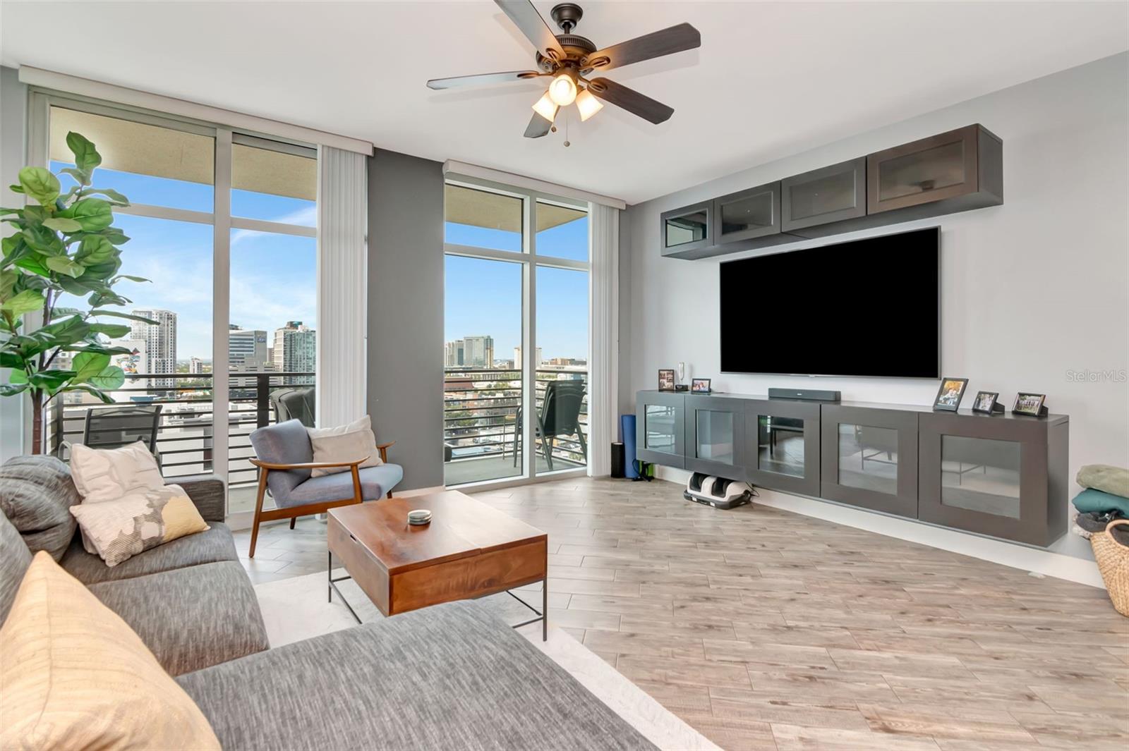 GRAND CENTRAL AT KENNEDY RESID - Residential Lease