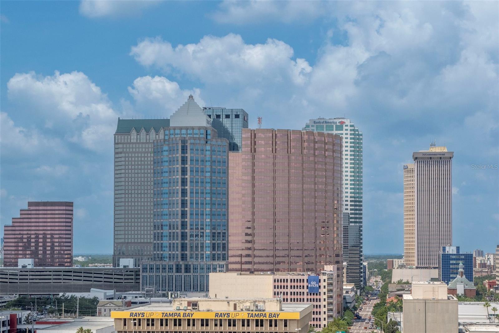 GRAND CENTRAL AT KENNEDY RESID - Residential Lease