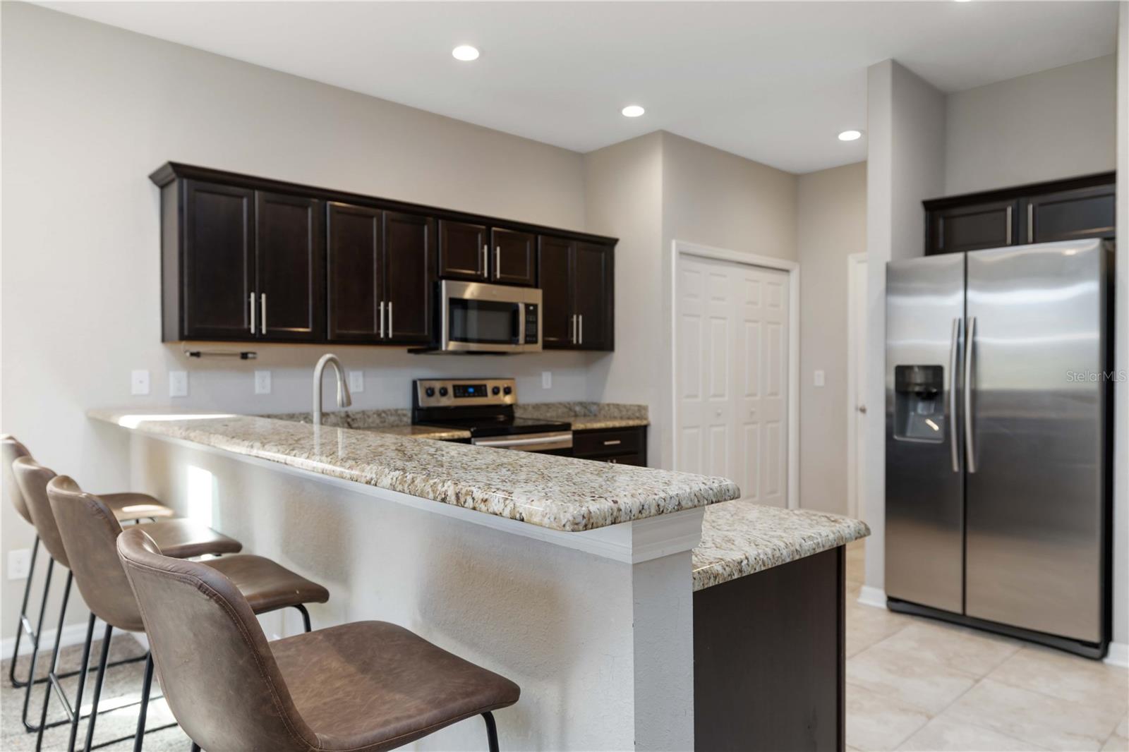 BRADFORD MANOR TWNHMS - Residential Lease