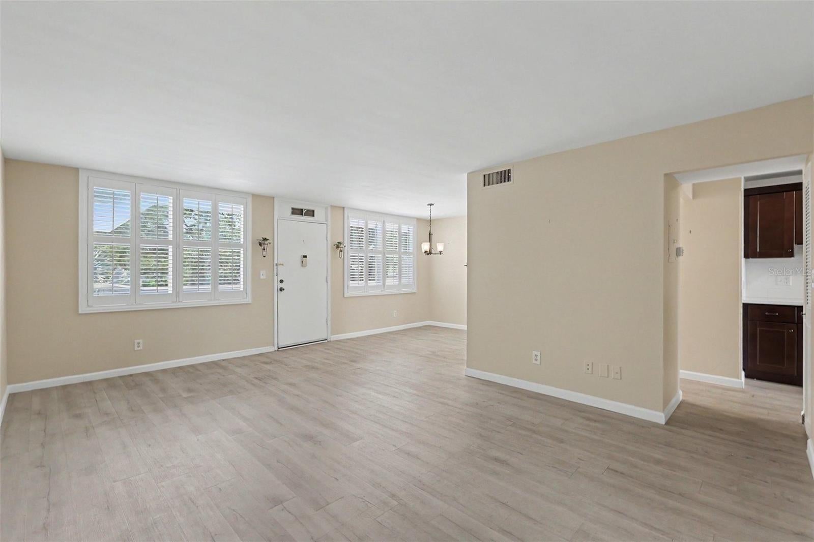 4720 LOCUST STREET NE 206