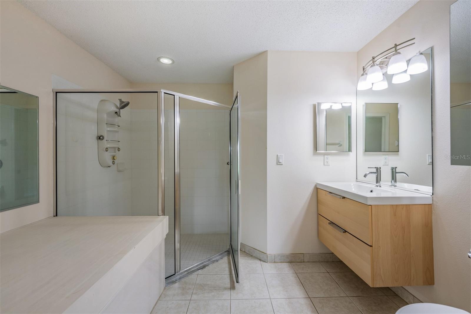 CORINTH CONDO - Residential