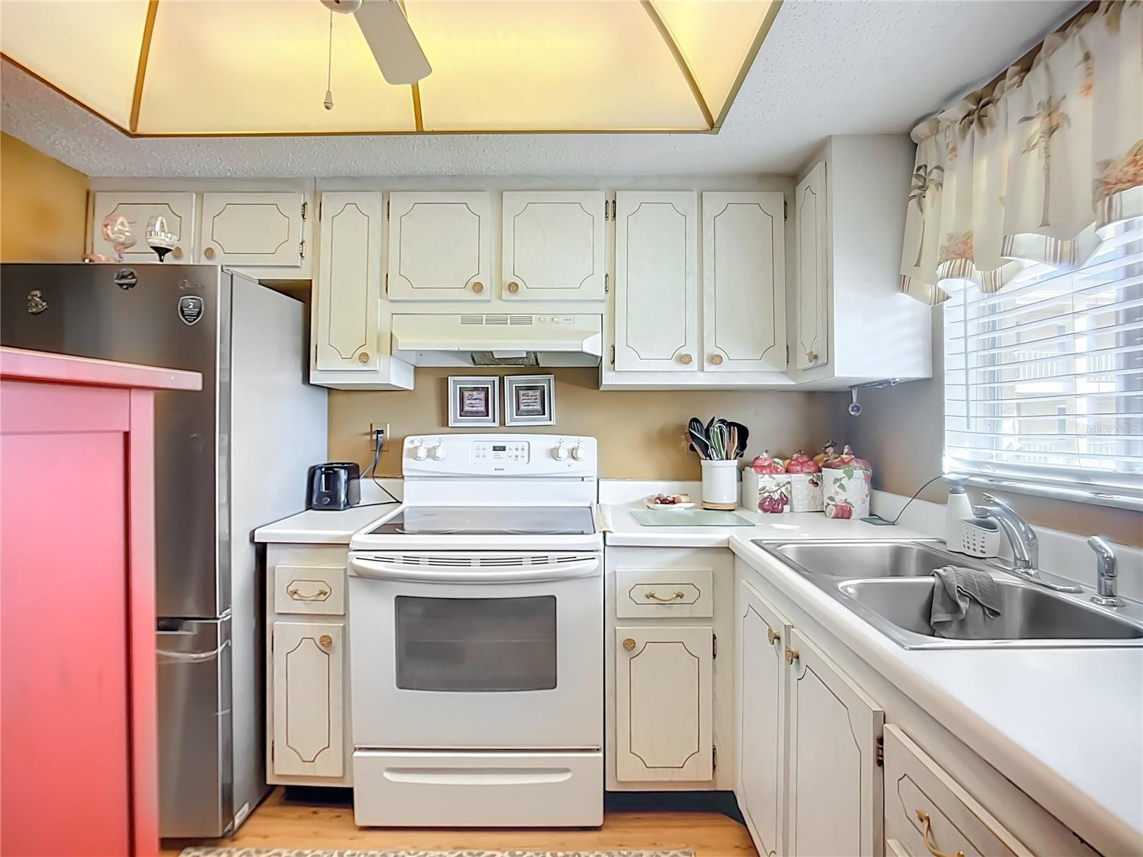 BAYSHORE ON THE LAKE APTS II SEC 1 - Residential