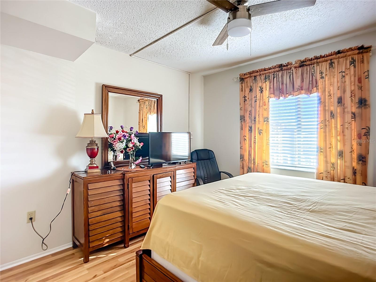 BAYSHORE ON THE LAKE APTS II SEC 1 - Residential