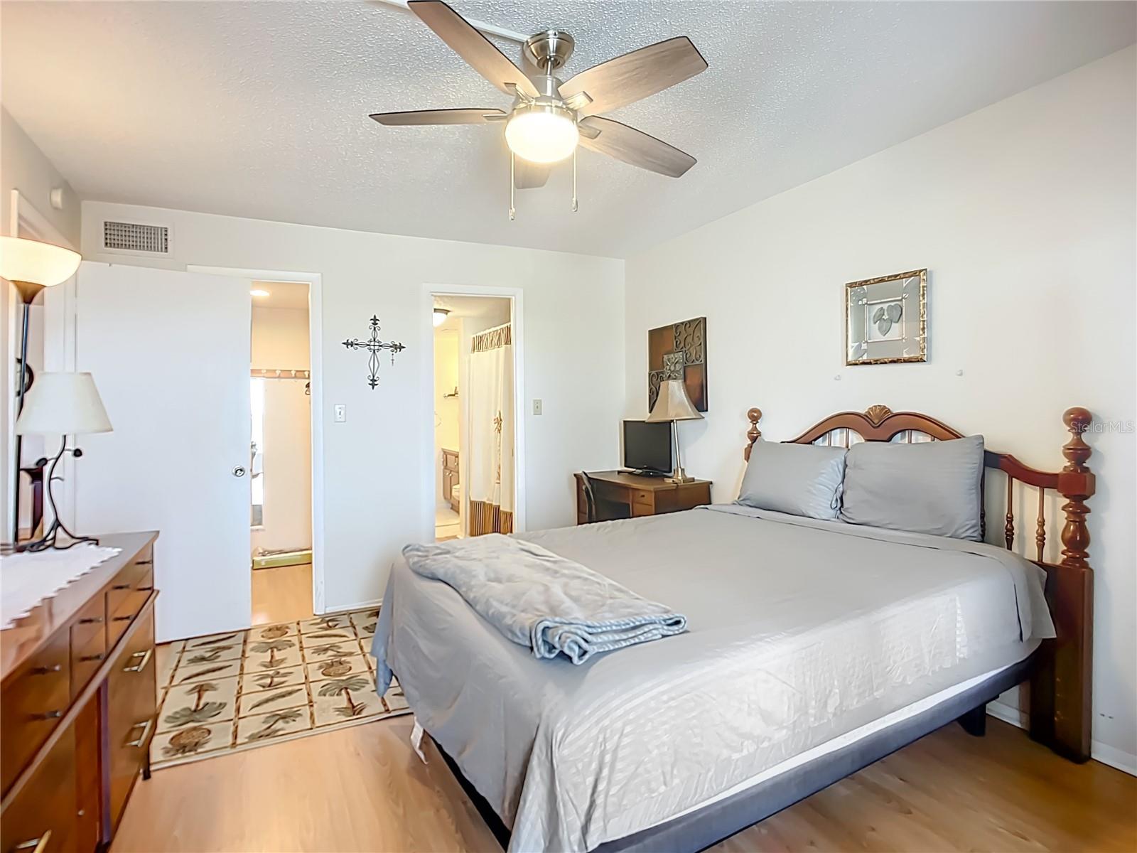 BAYSHORE ON THE LAKE APTS II SEC 1 - Residential