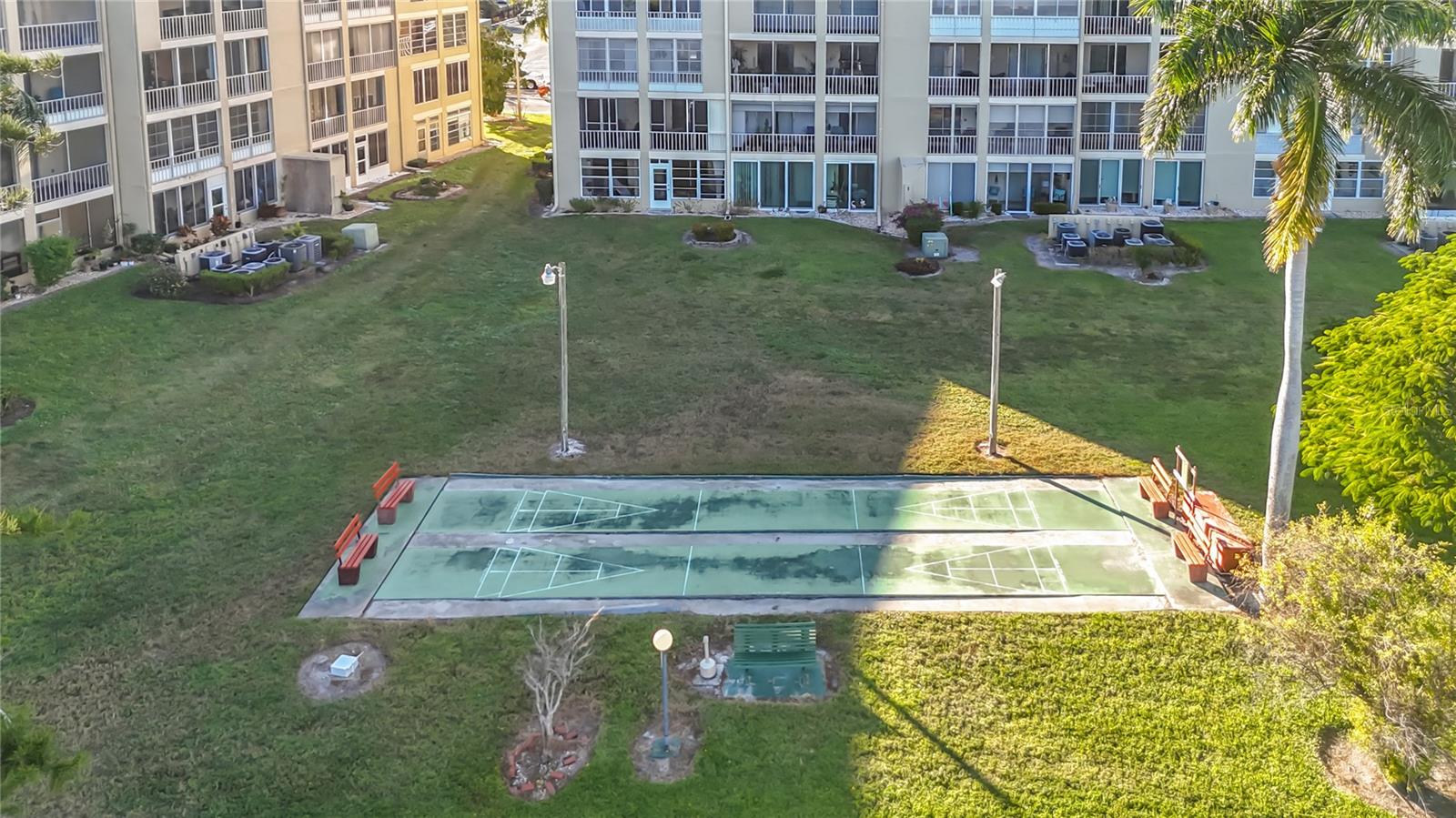 BAYSHORE ON THE LAKE APTS II SEC 1 - Residential