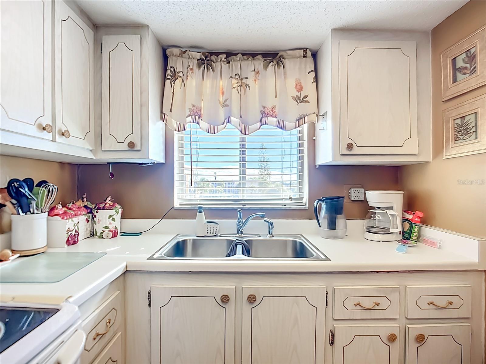 BAYSHORE ON THE LAKE APTS II SEC 1 - Residential