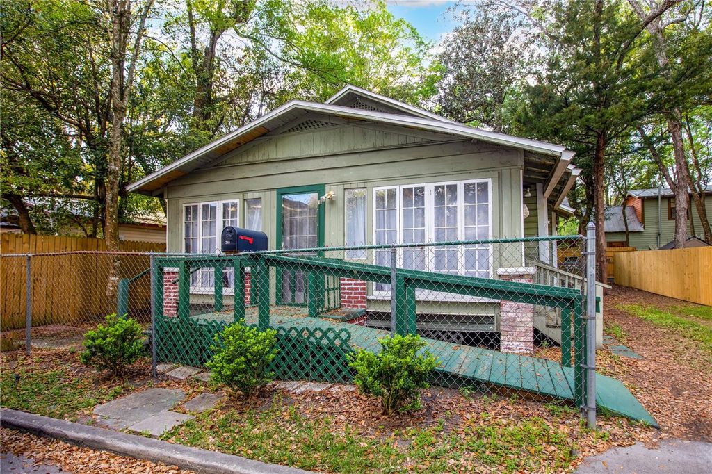 Photo of 310 NW 8th Street, Gainesville, FL 32601 (MLS # GC539005)