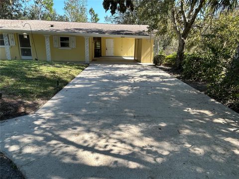 A home in LAKE WALES