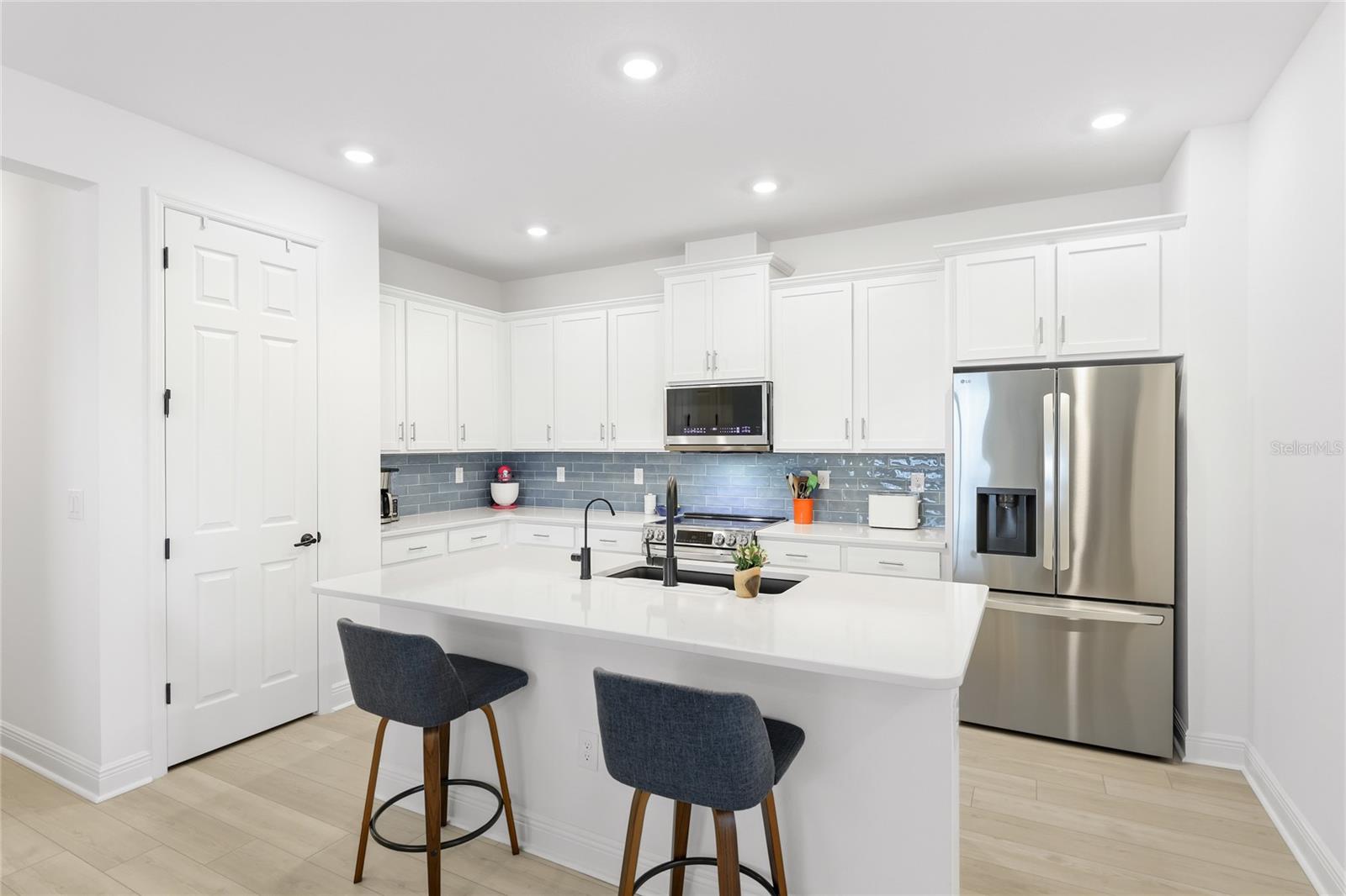 SAWGRASS LAKES PH I-III - Residential