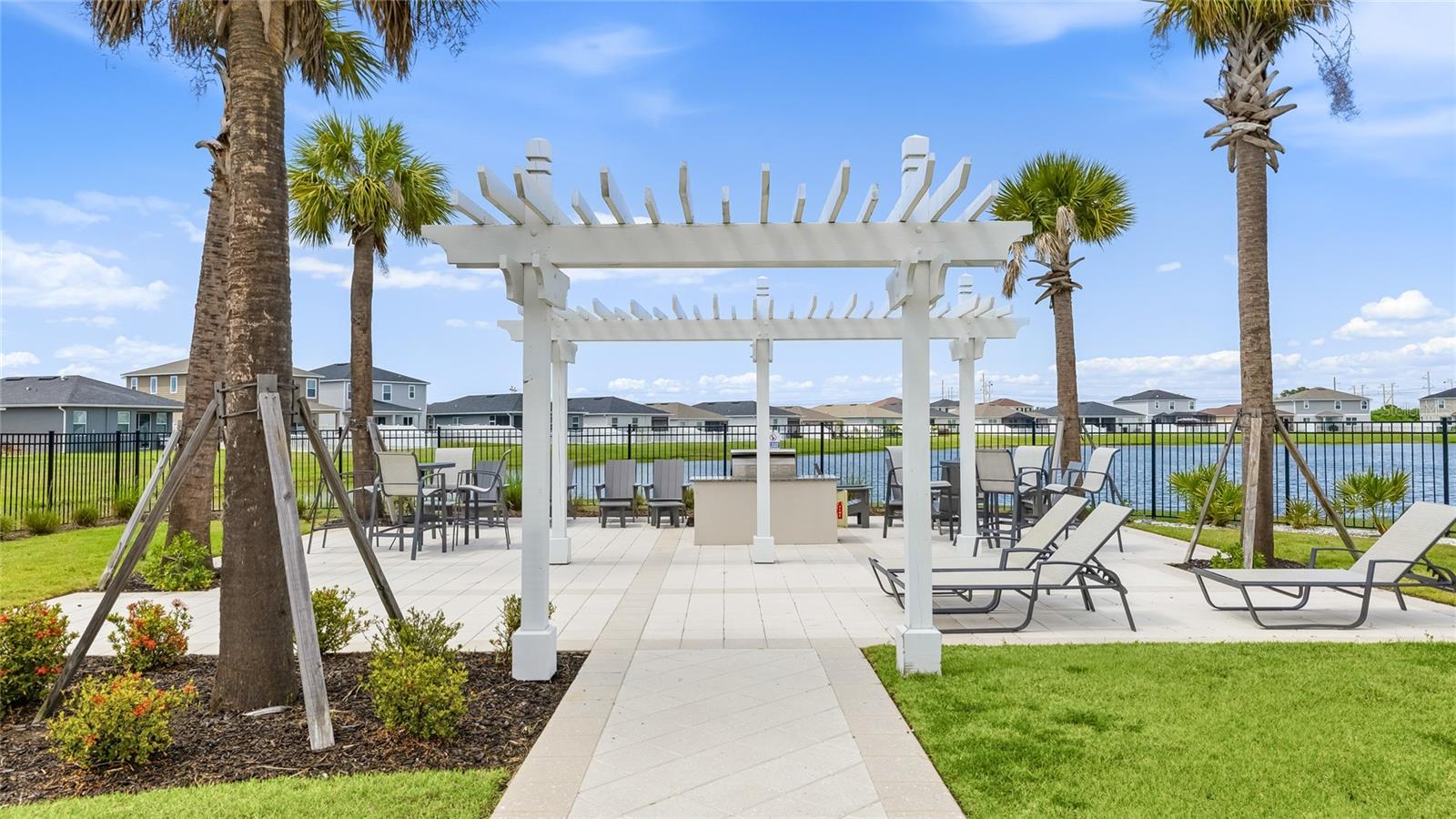 SAWGRASS LAKES PH I-III - Residential