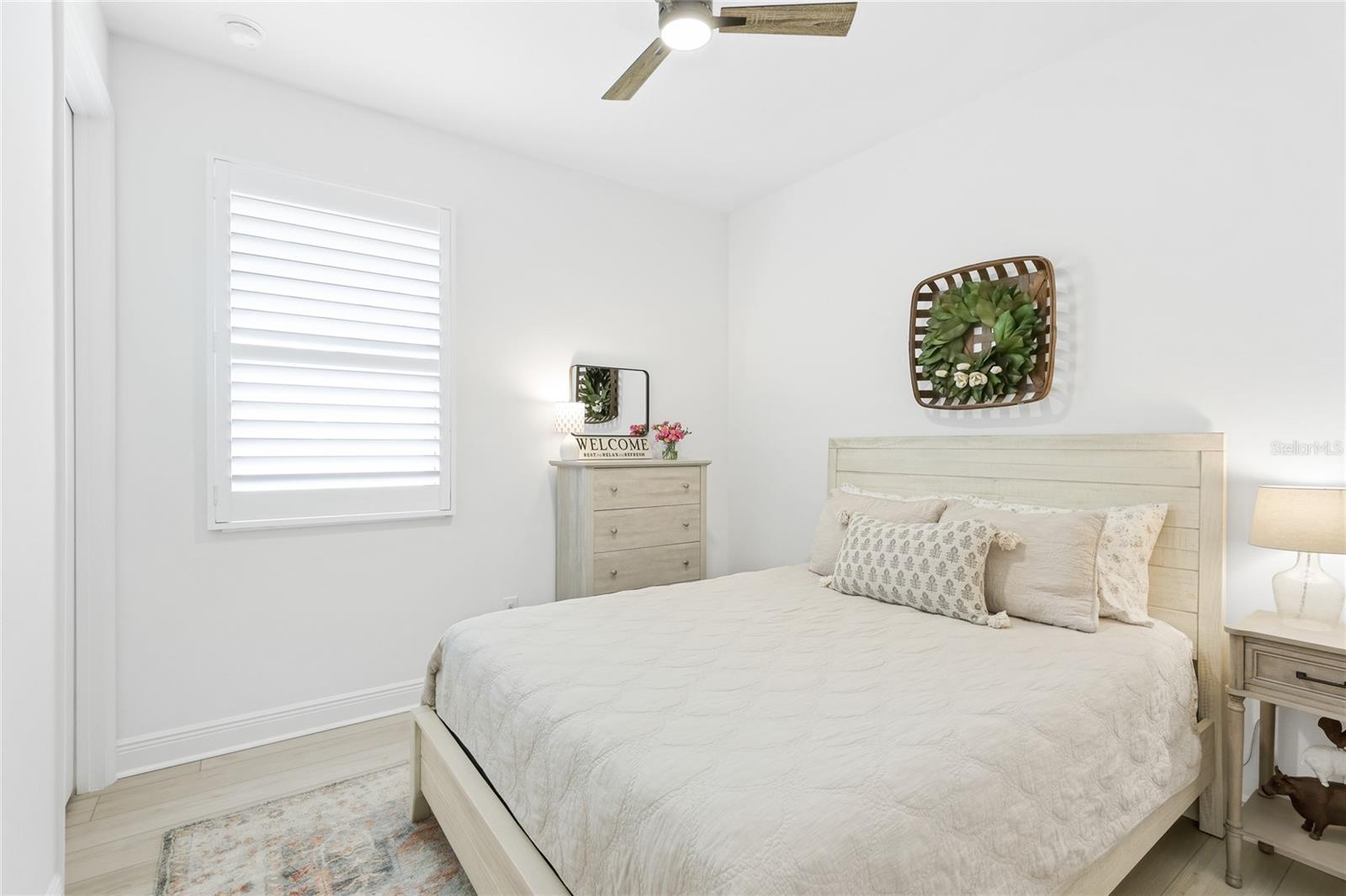SAWGRASS LAKES PH I-III - Residential