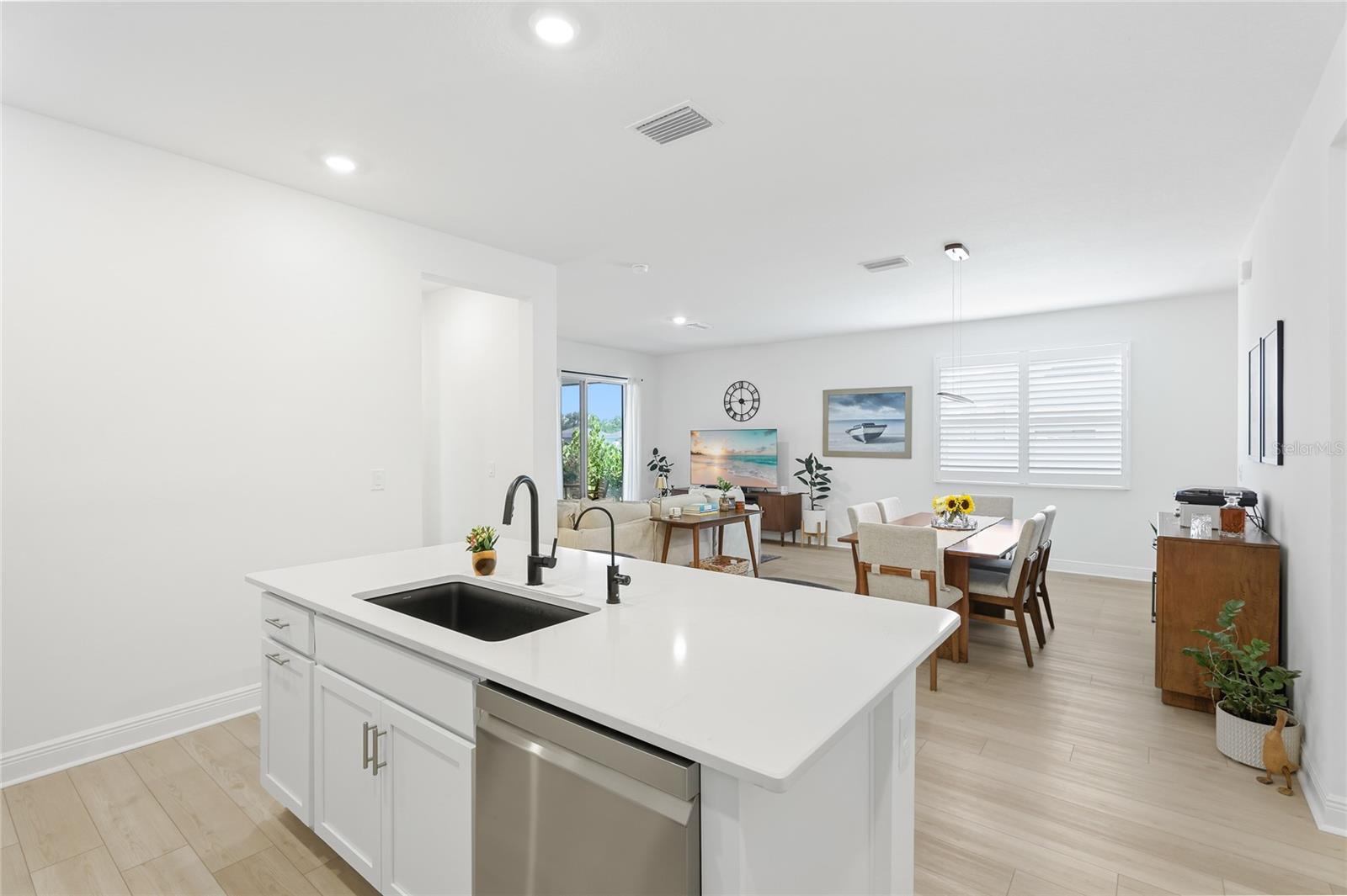 SAWGRASS LAKES PH I-III - Residential