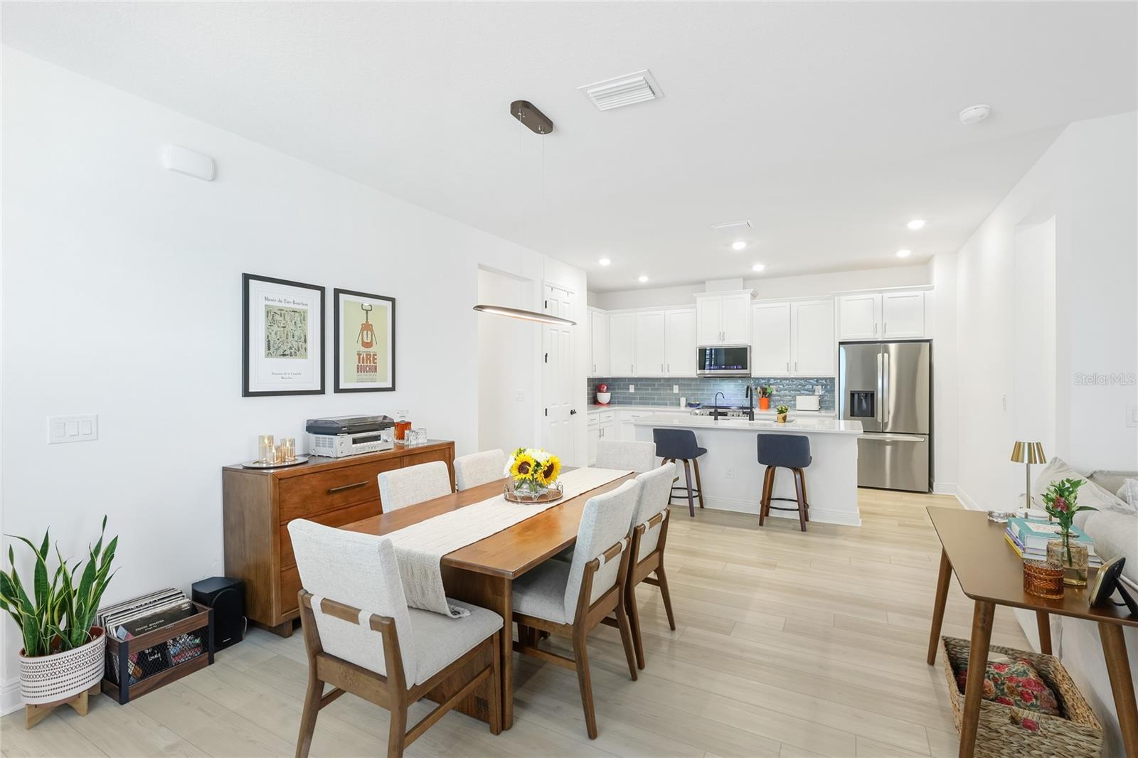 SAWGRASS LAKES PH I-III - Residential