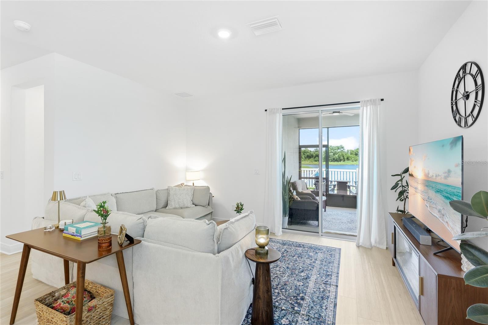 SAWGRASS LAKES PH I-III - Residential