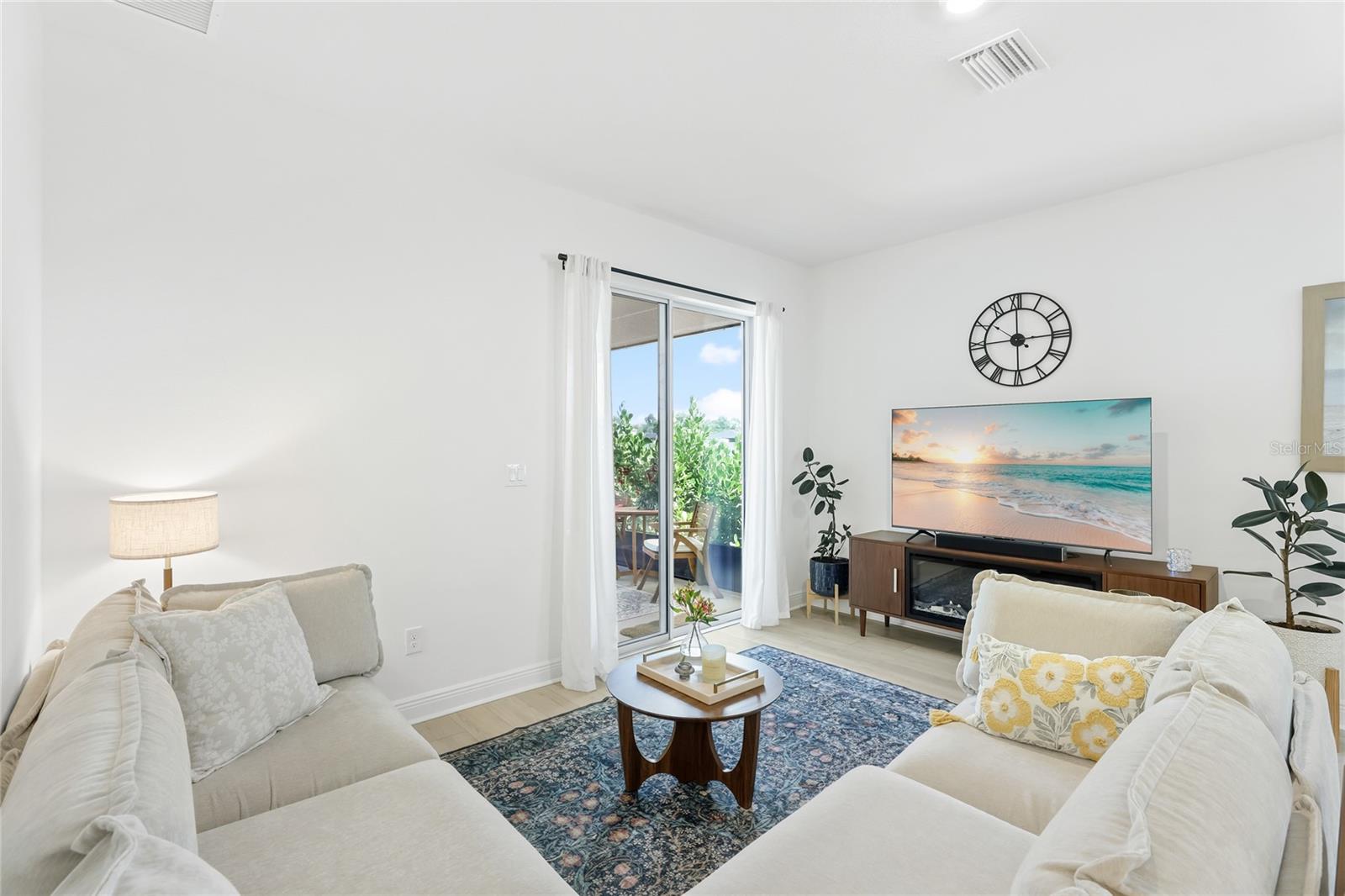SAWGRASS LAKES PH I-III - Residential