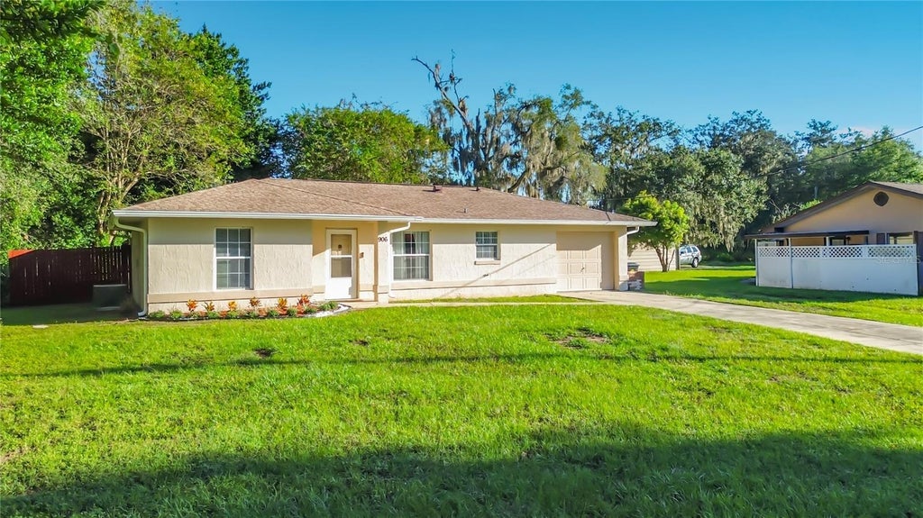 Photo of 906 Oak Street, Inverness, FL 34452 (MLS # W7890115)