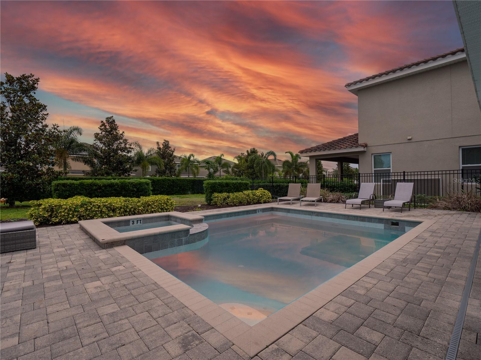 ENCORE RESORT/REUNION WEST - Residential