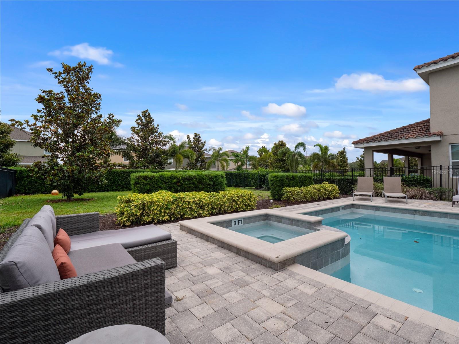 ENCORE RESORT/REUNION WEST - Residential