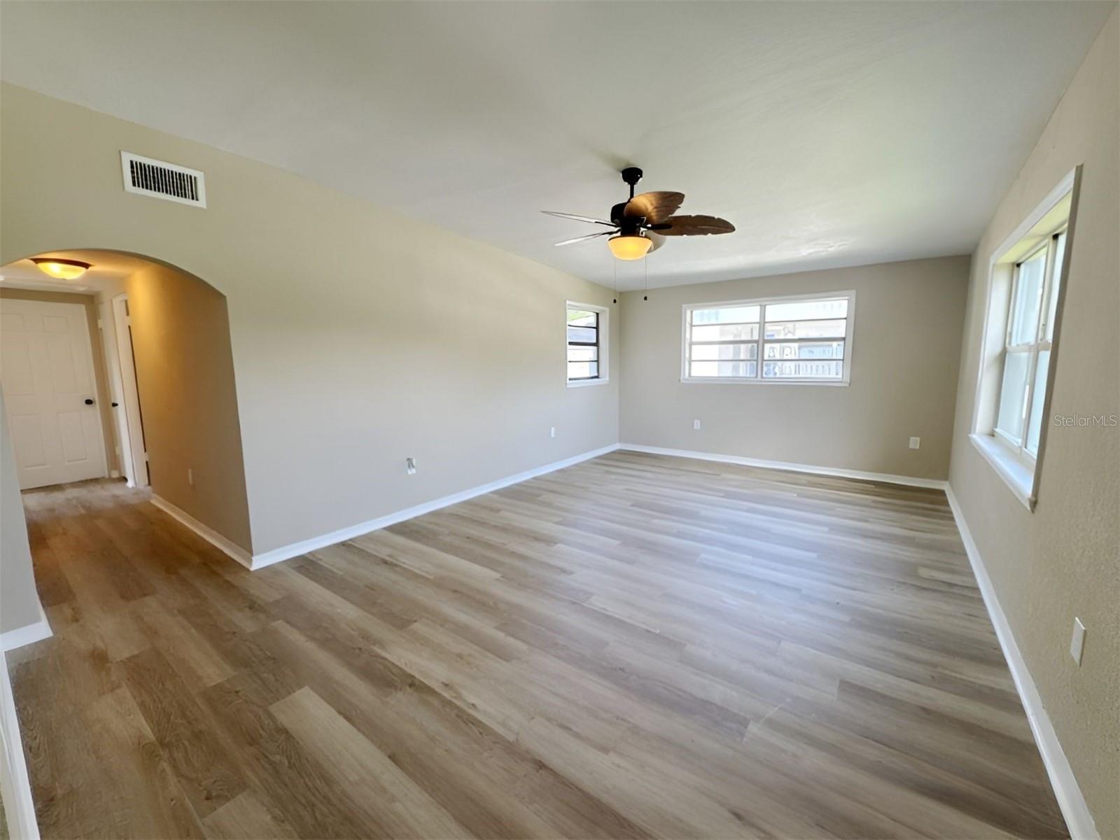 Casas a venda 1 - Jen Dantas 2136 LINDEN ROAD
