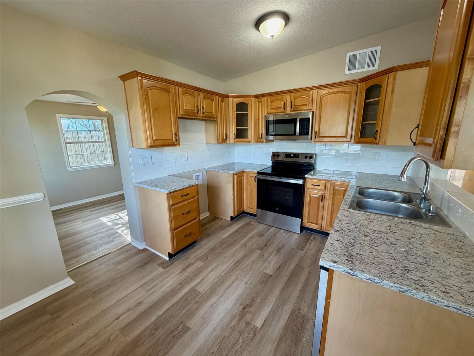 2136 LINDEN ROAD