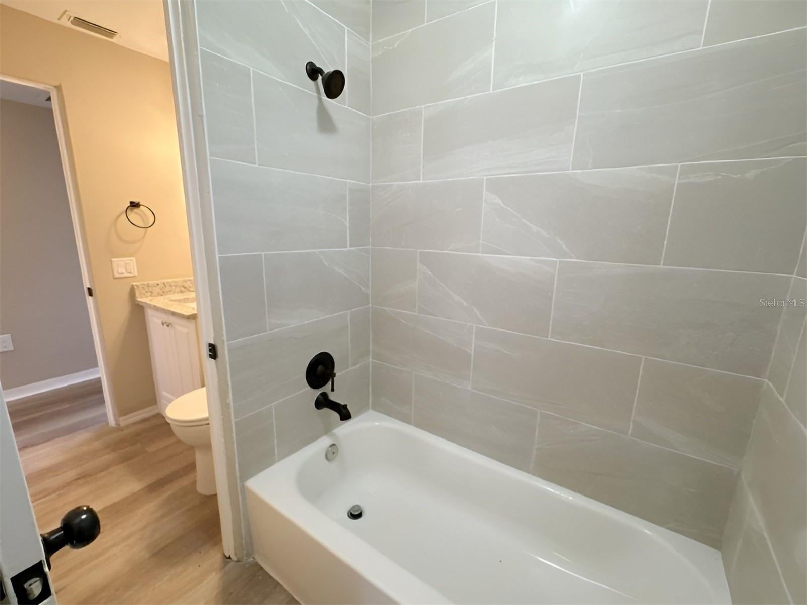 Casas a venda 3 - Jen Dantas 2136 LINDEN ROAD