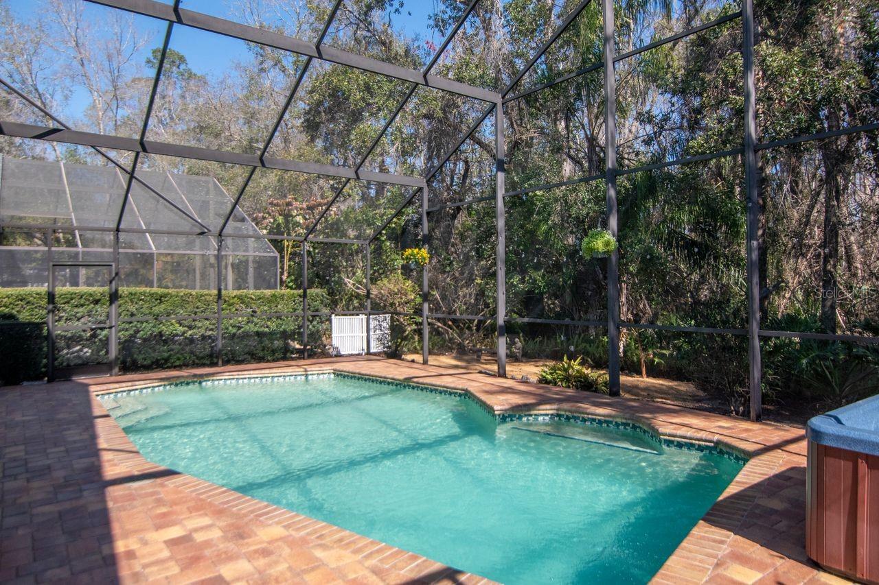 FIELDSTONE VILLAGE AT WOODFIELD - Residential